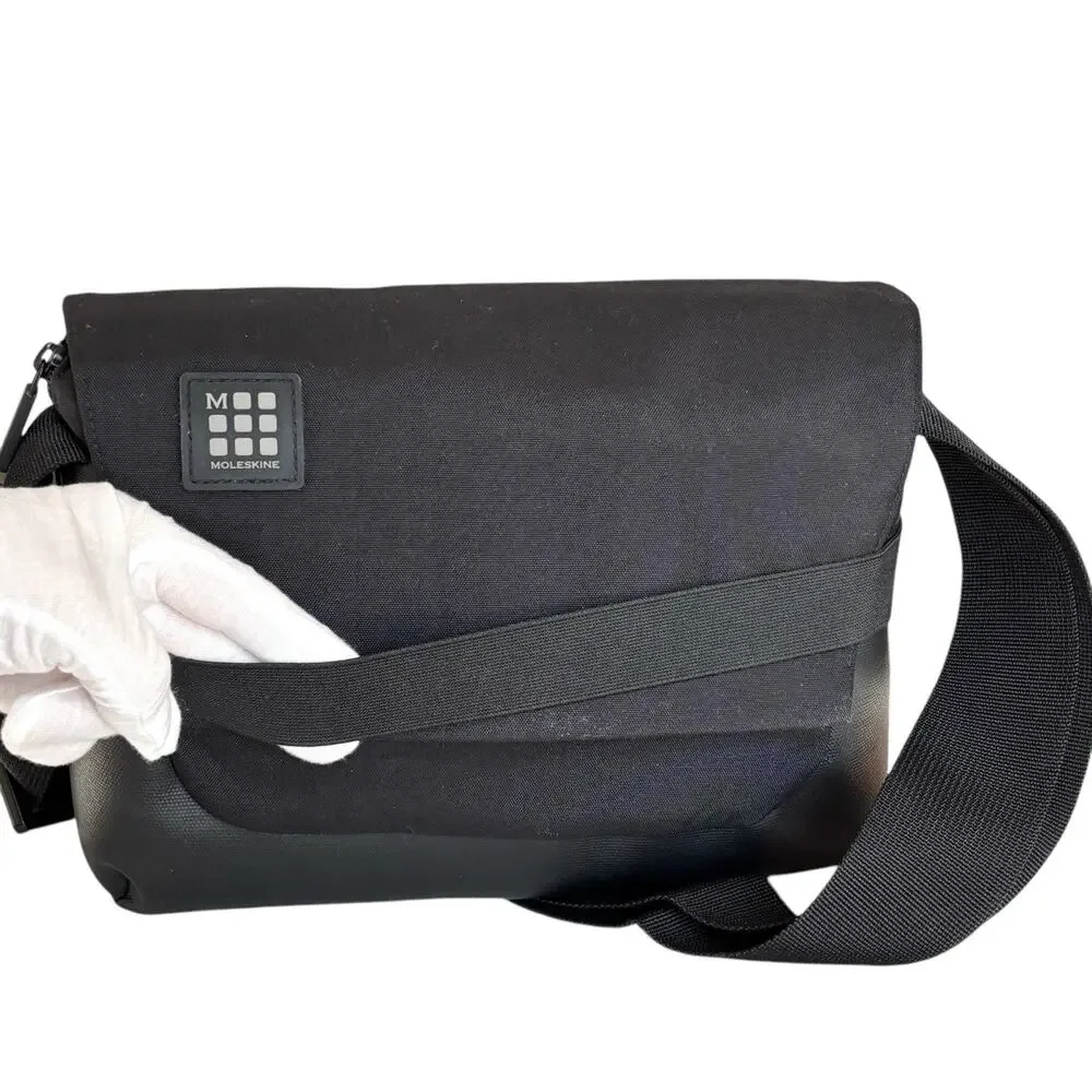 NWT Moleskine ID Collection Reporter Bag. Fits Devices 11” Black Water Resistant